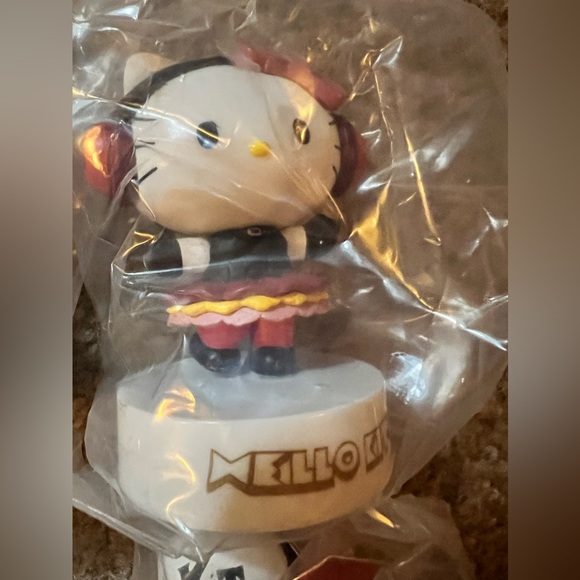 SANRIO HELLO KITTY 3” FIGURES- 2014- new in package - Picture 7 of 7